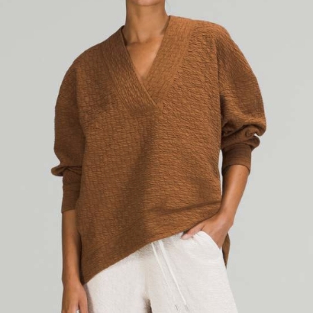 Lululemon Rippled V-Neck Pullover